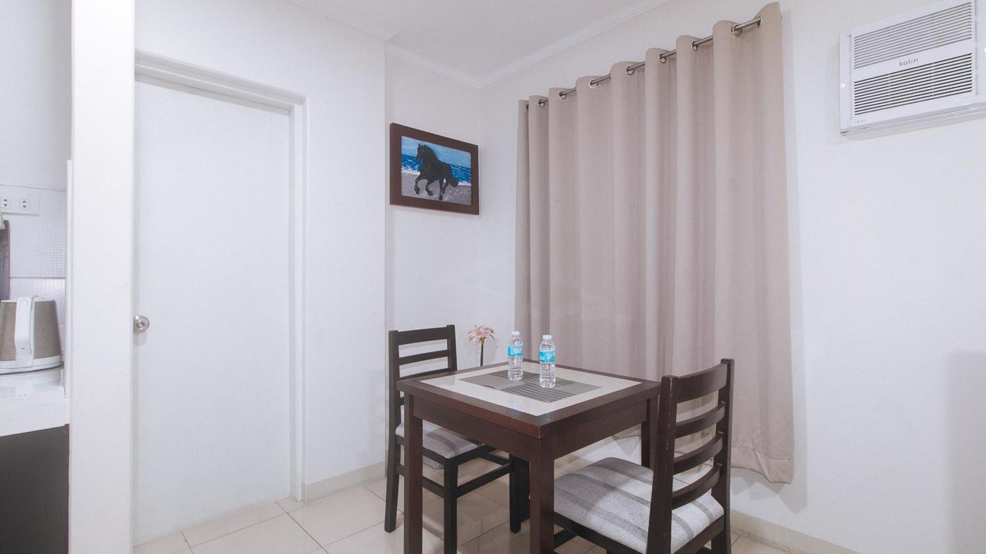 Rooms R Us - Evangelista Makati City Buitenkant foto