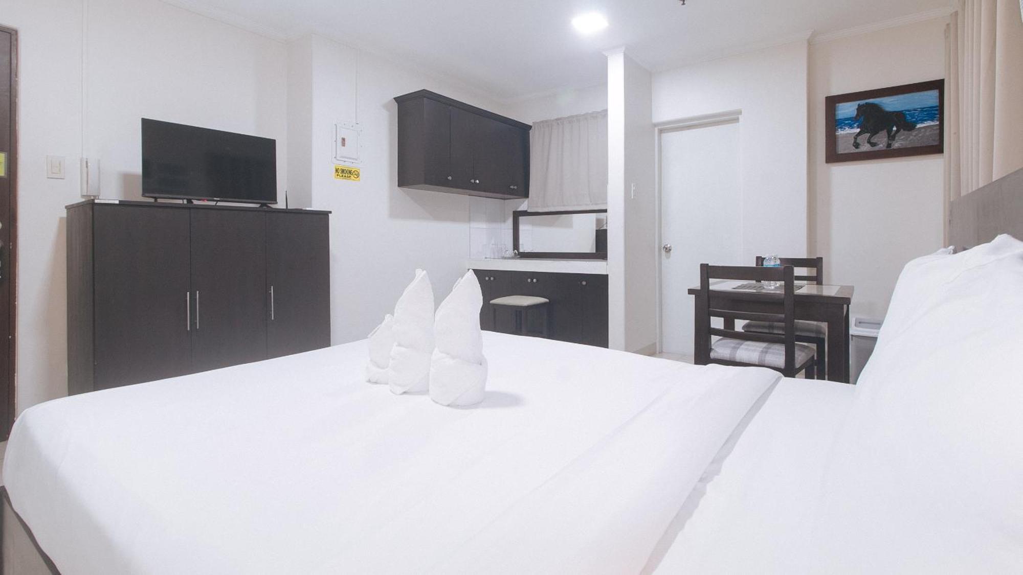 Rooms R Us - Evangelista Makati City Buitenkant foto