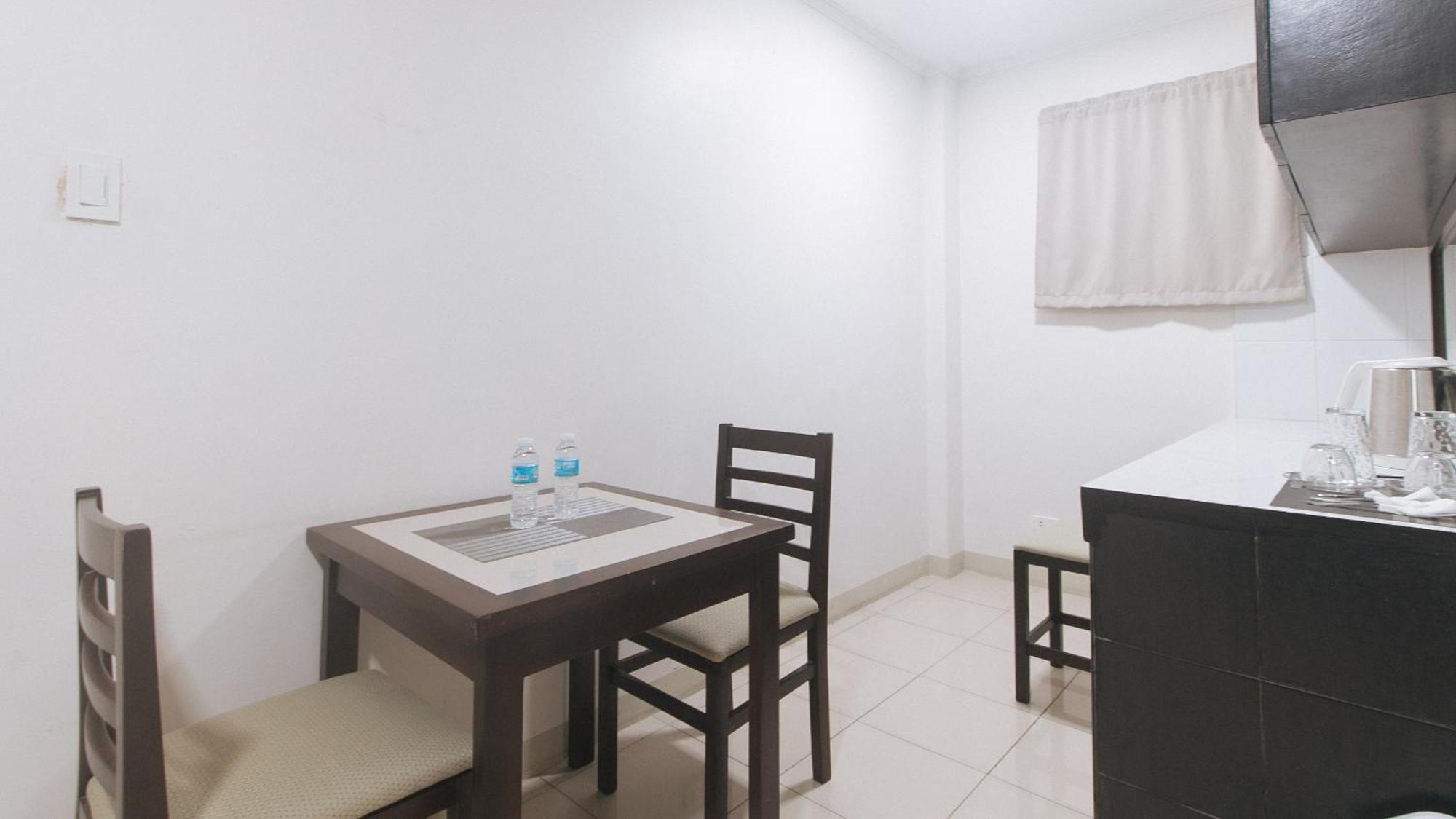 Rooms R Us - Evangelista Makati City Buitenkant foto