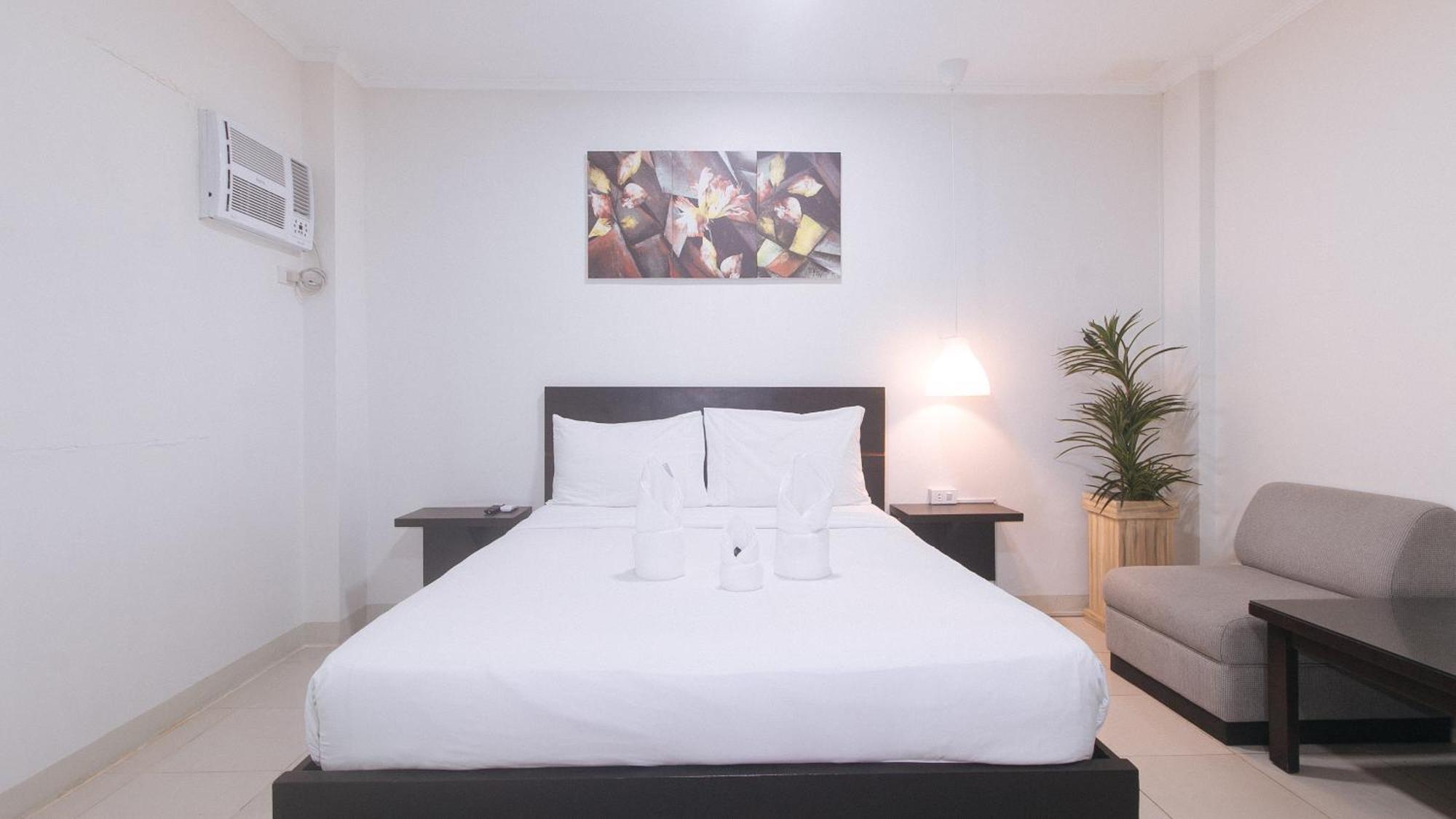 Rooms R Us - Evangelista Makati City Buitenkant foto