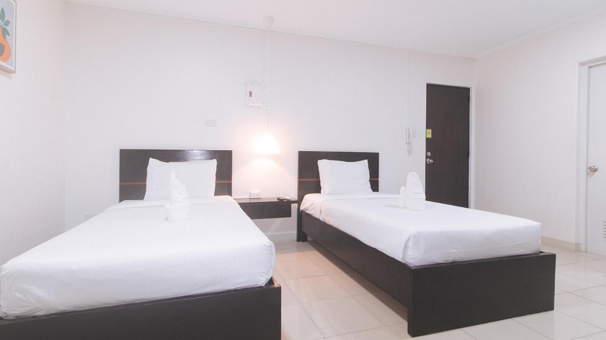 Rooms R Us - Evangelista Makati City Buitenkant foto