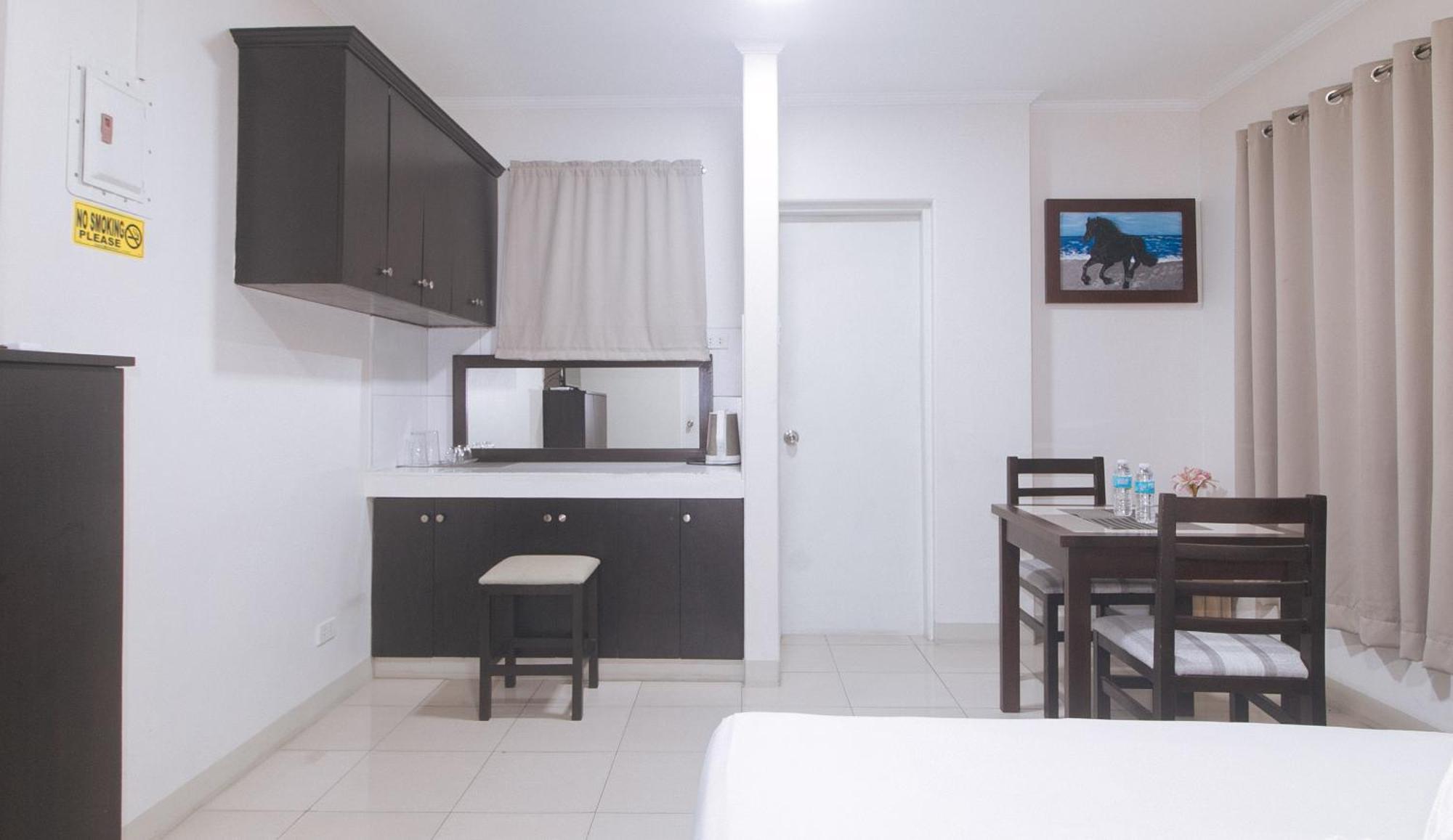 Rooms R Us - Evangelista Makati City Buitenkant foto