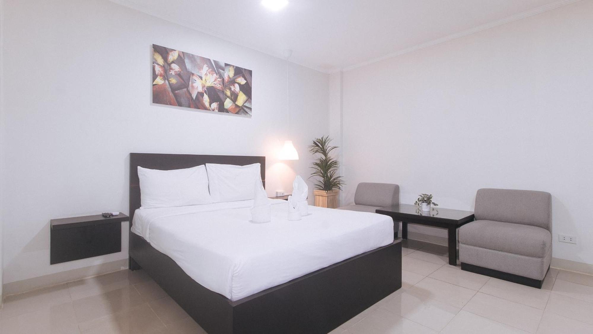 Rooms R Us - Evangelista Makati City Buitenkant foto