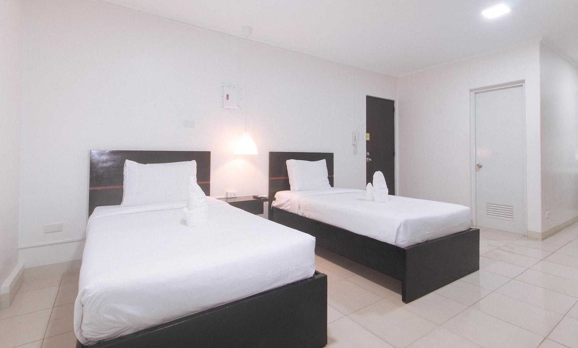 Rooms R Us - Evangelista Makati City Buitenkant foto